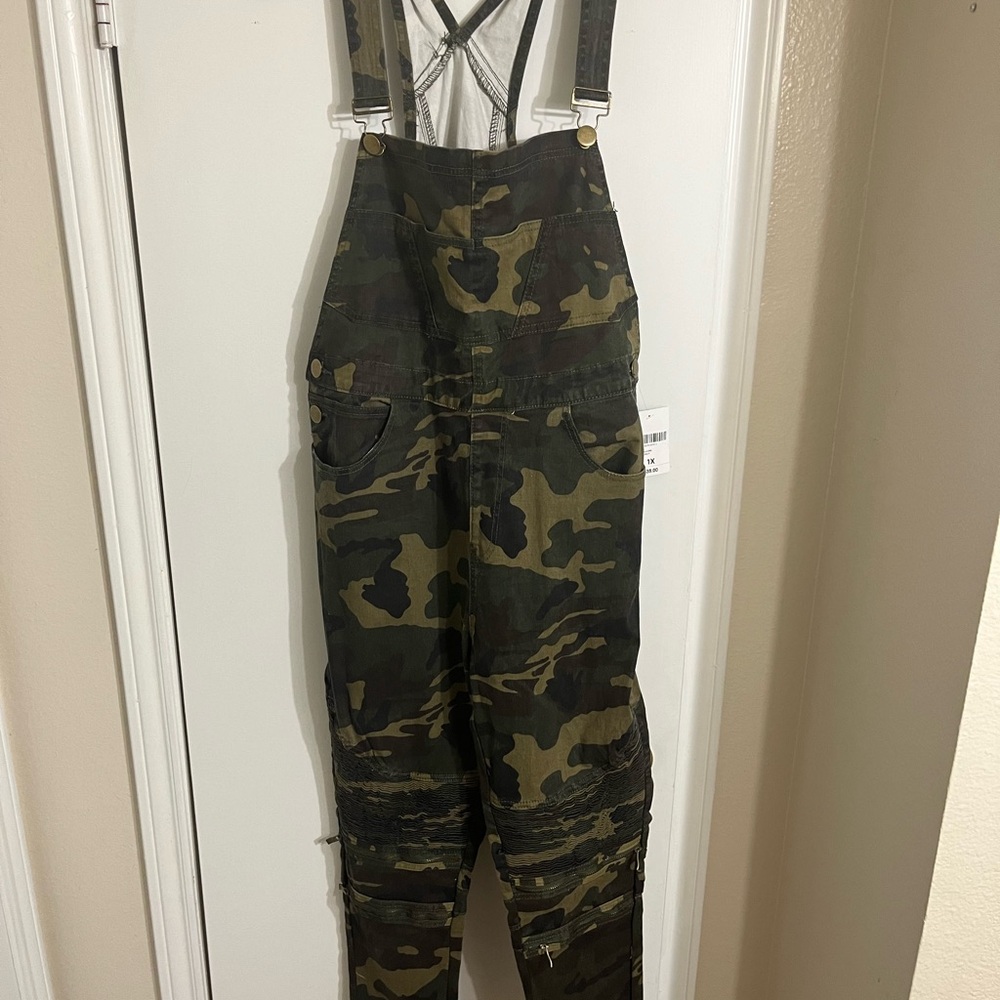 COPY - Camouflage Overalls w/zipper at knees